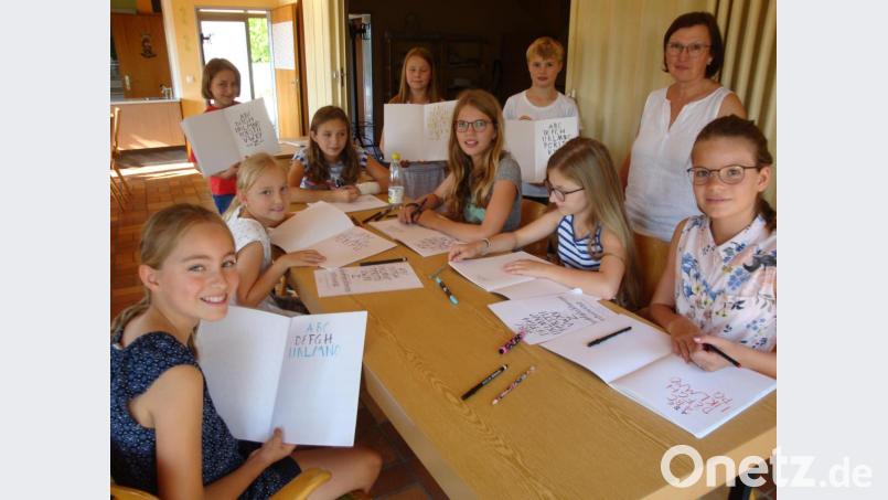 Klara Bauer unterwies elf Kinder in der Kunst des „Schönschreibens“. Bild: ksi