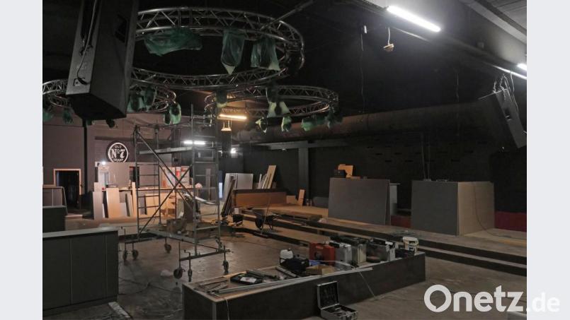 Momentan ist die Disco noch eine Baustelle. Markus Würner und Alexander Holländer sind aber sicher, dass bis zum 7. September alles fertig wird. Der Platz des DJ kehrt von der Mitte des Raums an die Wand (rechts) zurück. Bild: tr