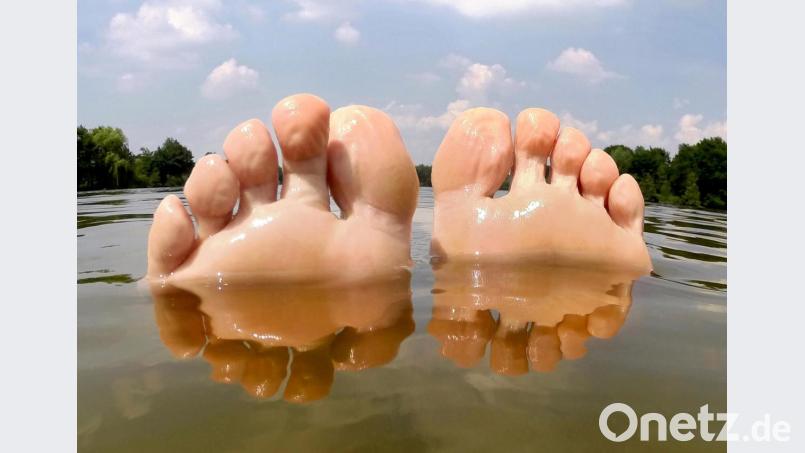 Sobald die Wassertemperatur auf über 20 Grad steigt, häufen sich Fälle der Badedermatitis. Symbolbild: Hauke-Christian Dittrich/dpa