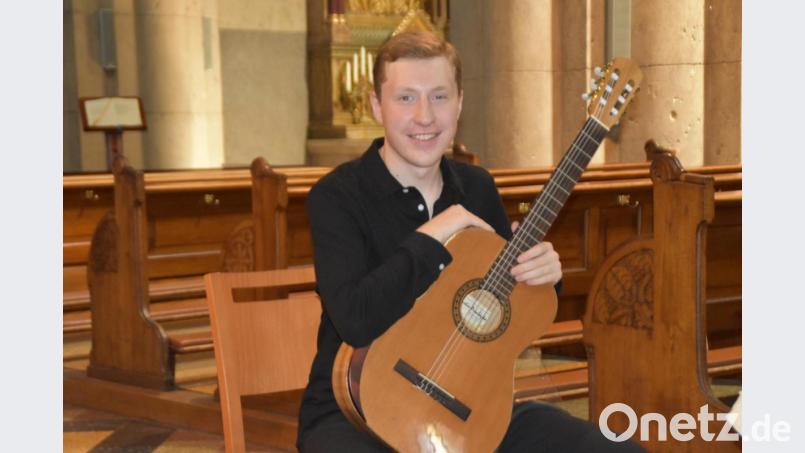 Peter Ermer erinnert in seinem Kurzkonzert in St. Josef an seine langjährige Lehrerin Luise Janhson. Bild: hcz