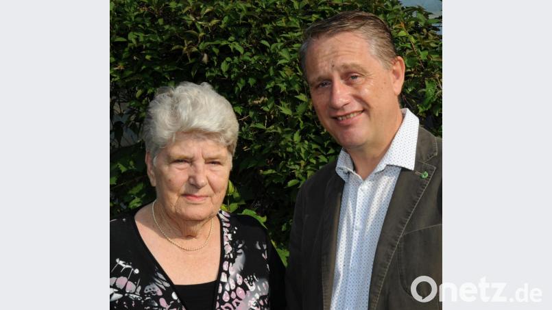 Rosa Zwack und 2 Bürgermeister Hermann Böhm. Bild: gfr