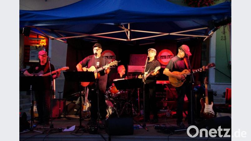 Immer besser angenommen: Der gesellige Vorabend vor dem Oldtimertreffen Bild: kaz