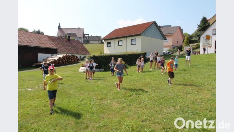 Die Kinder haben unter anderem viel Spaß beim Eierlauf. Bild: pi