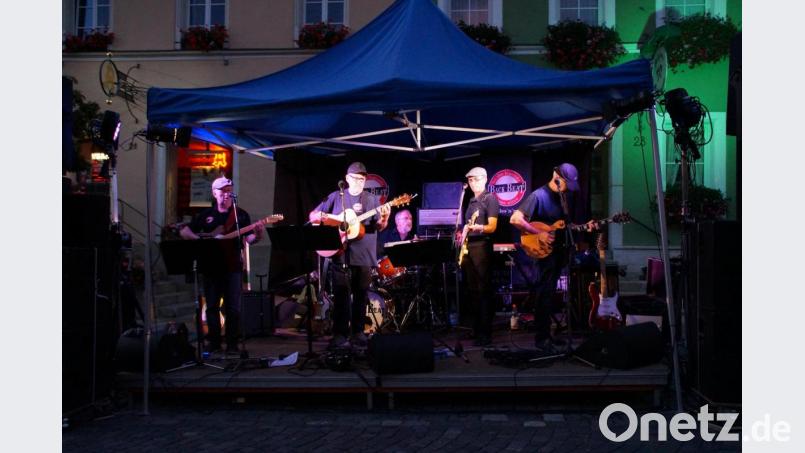 Immer besser angenommen: Der gesellige Vorabend vor dem Oldtimertreffen Bild: kaz