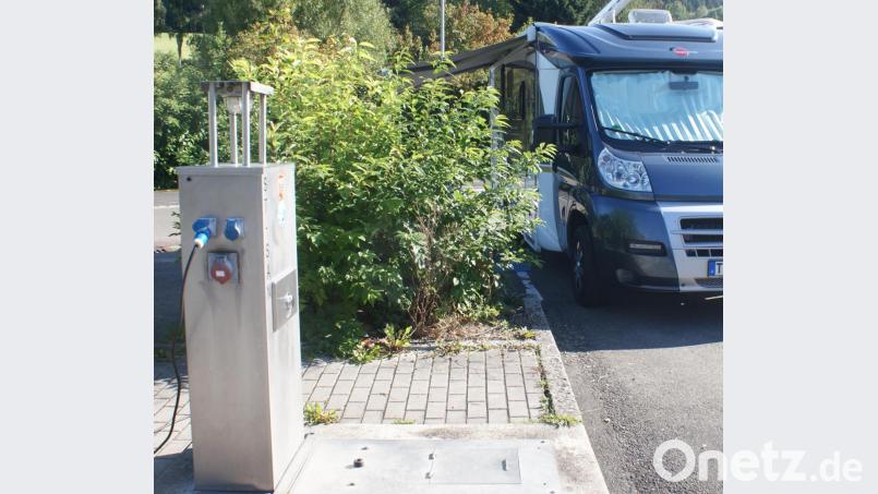 Die Station, an der Strom und Wasser getankt und das Abwasser entleert werden kann, wird im Sommerhalbjahr ständig genützt. Bild: weu