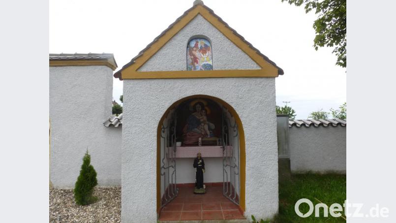 Die Kaltenbrunner sind zurecht stolz auf ihre Friedhofskapelle, die nun wieder in neuem Glanz erstrahlt. Bild: bk