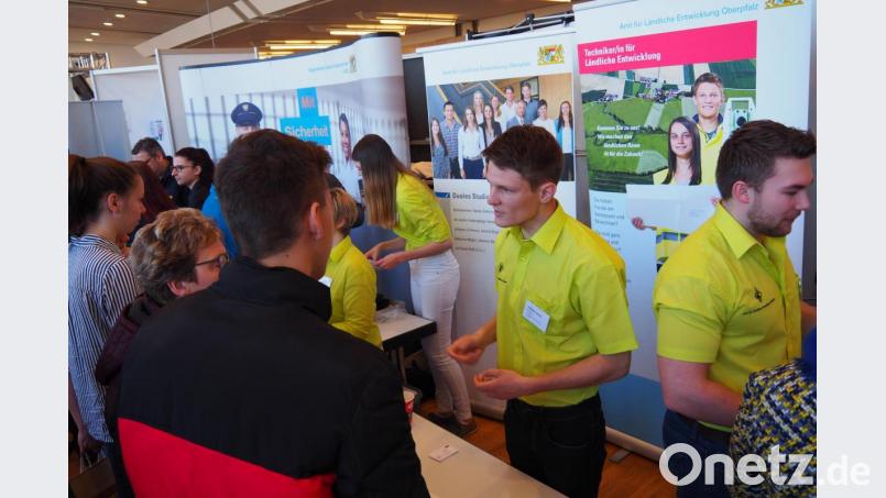 Auch auf Ausbildungsmessen wird um Nachwuchs geworben, so wie hier das Amt für ländliche Entwicklung Bild: Bühner