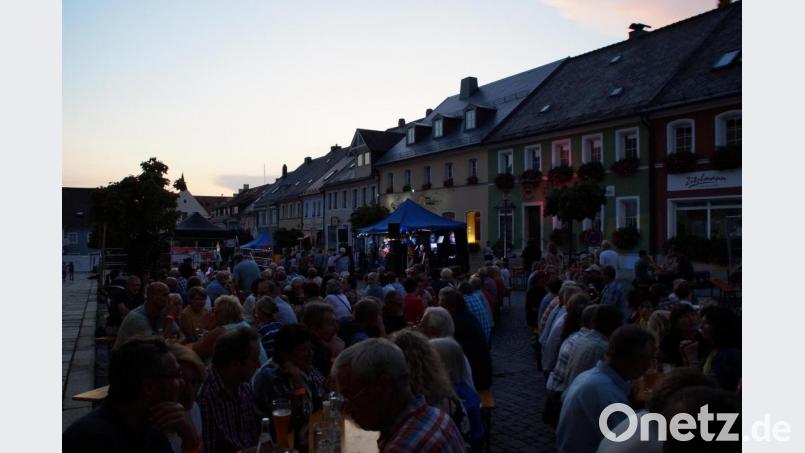 Immer besser angenommen: Der gesellige Vorabend vor dem Oldtimertreffen Bild: kaz