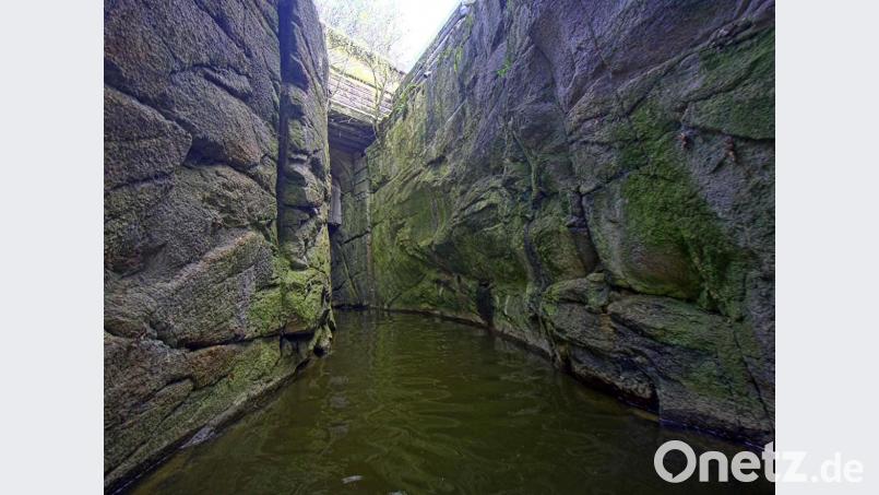 Vor 800 Jahren wurde der untere Stadtteich fertiggestellt. Die Abzugsanlage ist ein technisches Meisterwerk, die heute noch seines Gleichen sucht. Beim Tag des Denkmals am Sonntag, 8. September, kann dieses Bauwerk besichtigt werden. Thomas Sporrer bietet auch Führungen an. Bild: Thomas Sporrer/exb