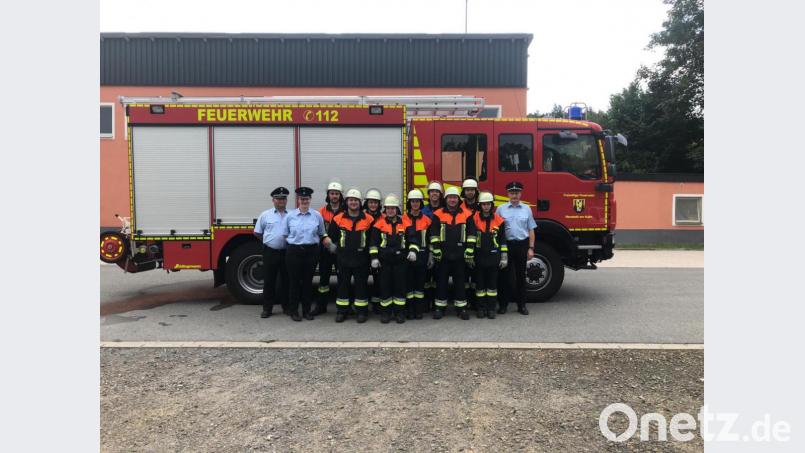 Jeder Handgriff sitzt: Mit Erfolg legte eine Gruppe der Kulmstädter Feuerwehr eine Leistungsprüfung. Bild: alr