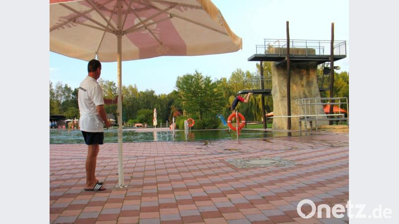 Noch einmal vom Einmeterbrett ins Wasser springen. Schön und unfallfrei verlief bis dato die Badesaison 2019 Bild: bkr