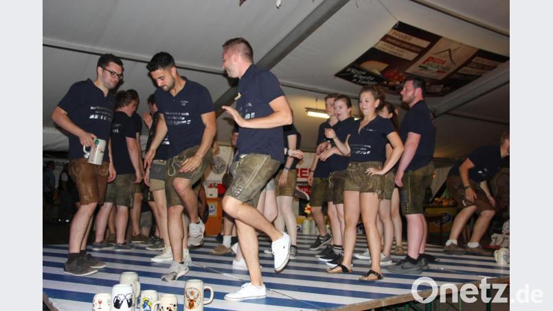 Großen Spaß hatten die Kirwaburschen und -mädel bereits am ersten Tag Bild: ral