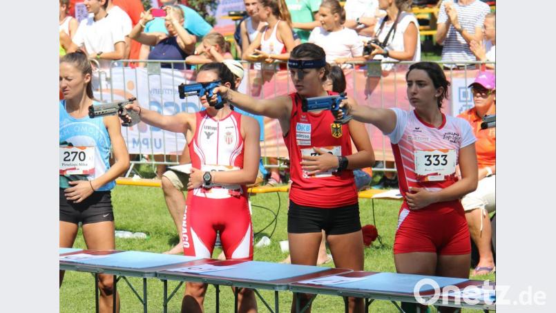 Bei der Europameisterschaft im Wettkampf Laser-Run zielte Christina Schopper (Zweite von rechts) gut. Sie holte in ihrer Altersklasse den Titel für Deutschland. Bild: exb