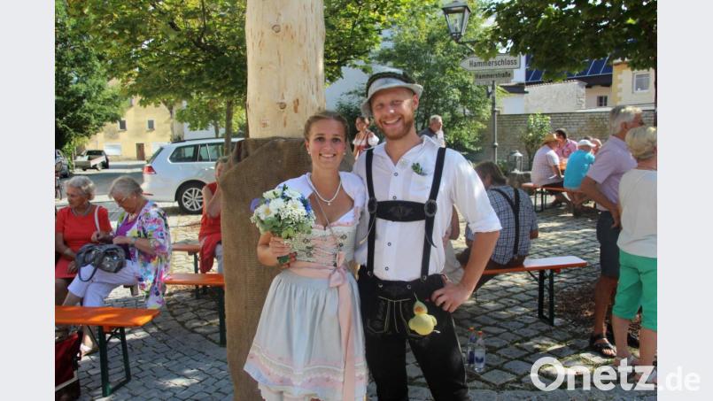 Das neu ermittelte Oberkirwapaar Julian Meier und Melanie Hummel. Bild: bjo