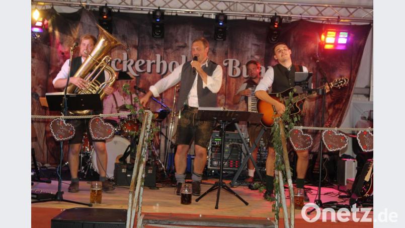 Kirwagaudi am zweiten Tag mit den Stockerholzer Buam Bild: ral