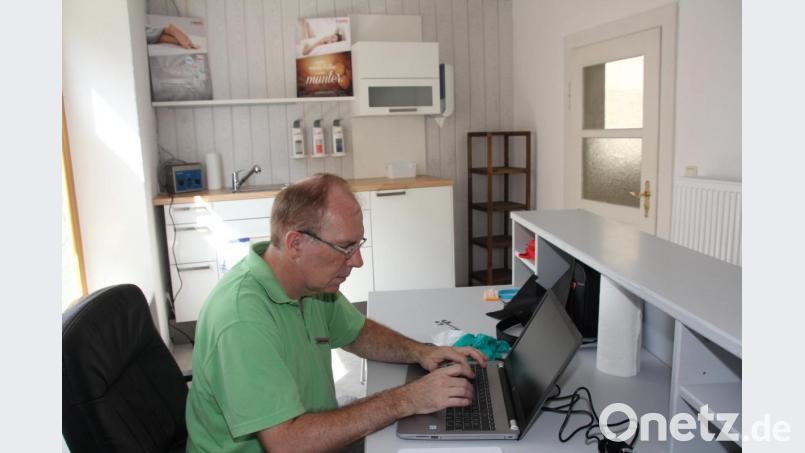 Vor der Behandlung sollte im neuen Büro (Bild) von Siegfried Messer telefonisch eine Terminvereinbarung getroffen werden. Bild: frd