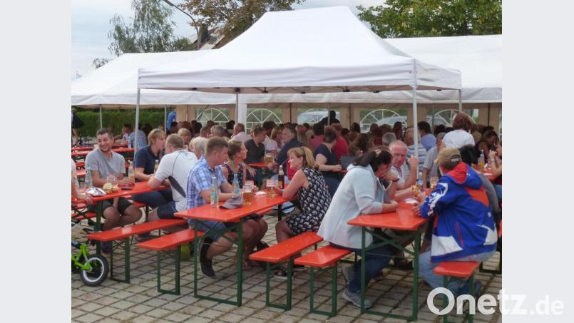 Bis in die Nacht hinein genossen die Besucher den angenehmen Spätsommertag. Bild: bk