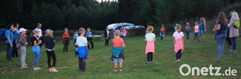 Es zeigt eine Kindergruppe beim Erkennen von Gerüchen Bild: lk