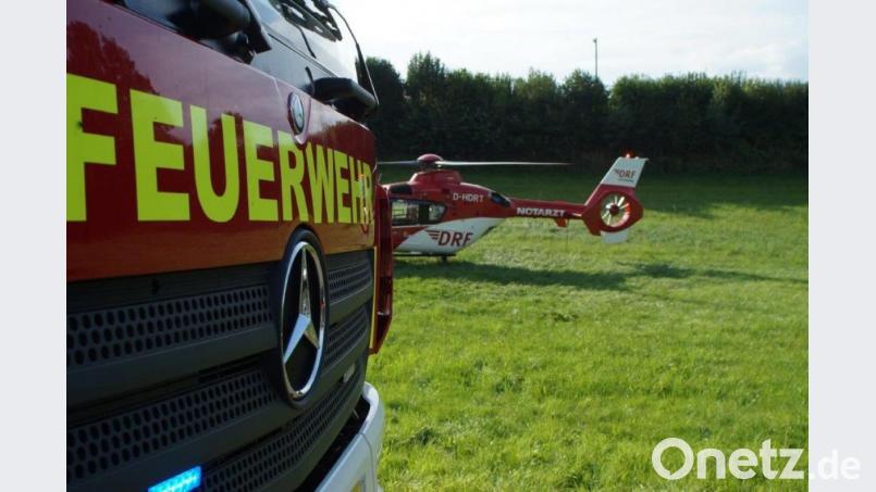 An der Unfallstelle landete auch ein Rettungshubschrauber. Bild: exb/Feuerwehr im Landkreis Schwandorf