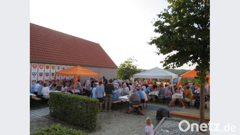In der kleinen Grünanlage über der Tiefgarage lässt es sich gut feiern. Bild: krb