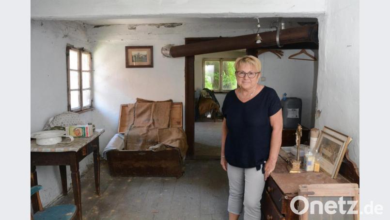 "Leben wie anno dazumal": Maria Singer-Hilburger im Inneren des Eslarner Bauernhauses. Bild: Gabi Schönberger