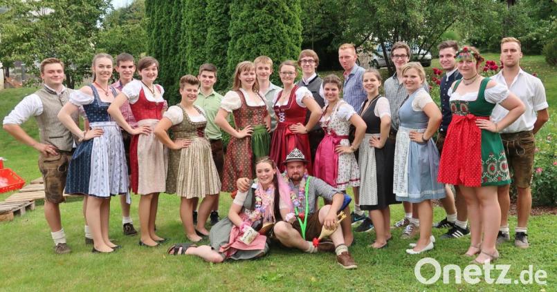 Die Kirwapaare stehen im Mittelpunkt des Ebersbacher Traditionsfestes. Bild: rha