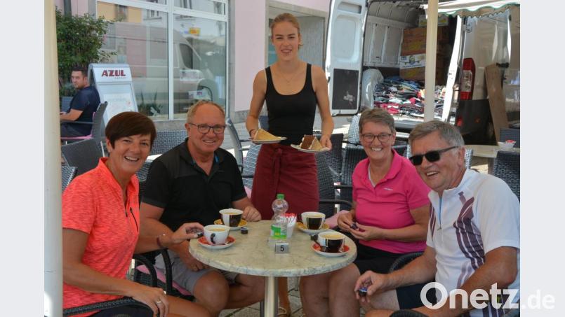 Das schöne Wetter lud zu Kaffee und Torte ein. Bild: jr