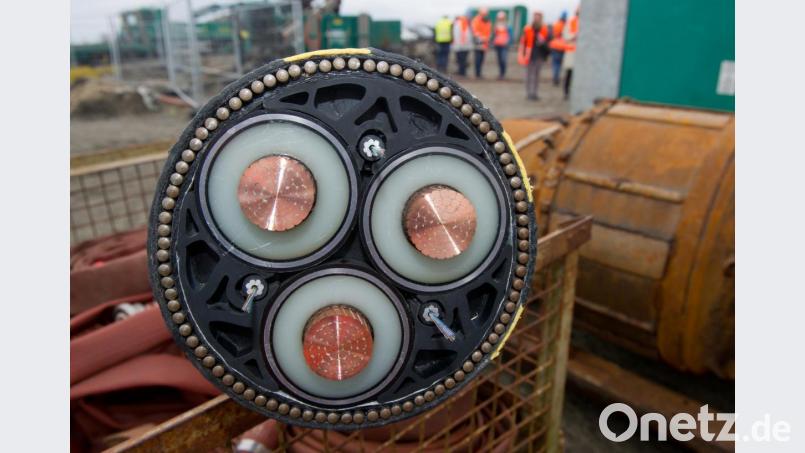Der Süd-Ost-Link wird als Erdkabel verlegt. Die Trasse ist umstritten. Bild: Stefan Sauer/dpa
