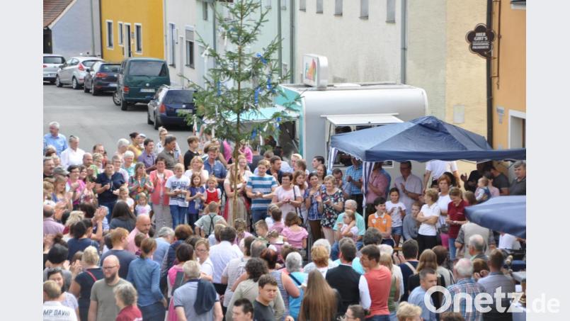 Auf großes Interesse stoßen bei den Besuchern des Regionalmarktes die Tanzaufführungen der Woppenriether Kirwakids (Foto) und der Kichwapaare. Archivbild: es