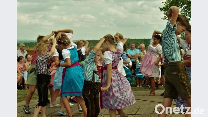 Die Weißenbrunner Kirwa-Kids sind mit Begeisterung bei der Sache. Bild: jml