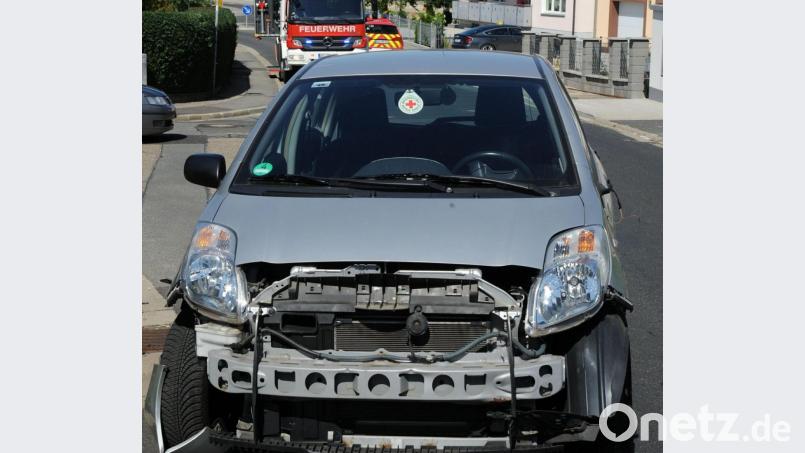 Zusammenstoß eines Autos und eines Motorrads in Traßlberg: Dieser Unfall ist laut Polizei glimpflich ausgegangen. Bild: gf
