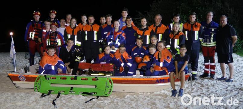 Der Feuerwehrnachwuchs und seine Jugendwarte, die Wasserwacht Vilseck sowie zahlreiche Helfer sind beim Berufsfeuerwehrtag in Freihung im Einsatz. Bild: rab