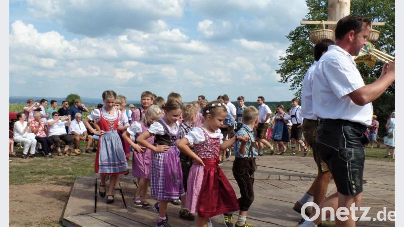 Einzug und Tänze der Kirwa-Kids. Bild: jml