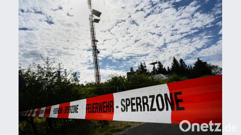 Die Polizei hat die Unglücksstelle weiträmig abgesperrt. Bild: Uwe Zucchi