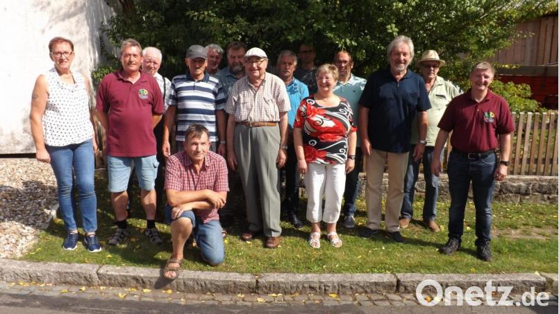 Die Püchersreuther Siedler ehren beim Straßenfest viele &quot;Langjährige&quot;. Bild: trj