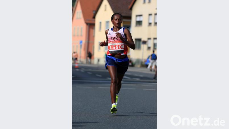 Bontu Kaba Desso (DJK Weiden) gewann den Halbmarathon in der Fränkischen Schweiz. Bild: Kiefner