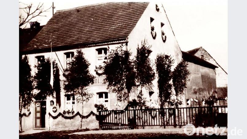 Im Gasthaus Friedl in Kirchenthumbach machten es sich die Gäste zur Kirwa sogar in der Küche und im Hausflur gemütlich. Bild: ü