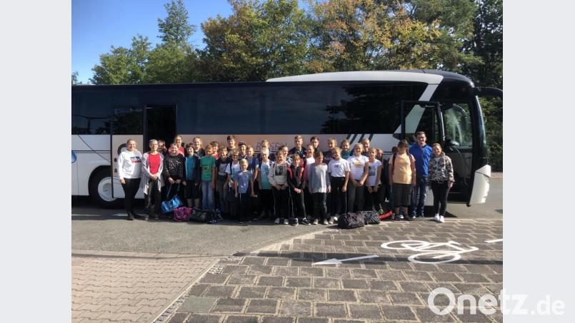 Die Teilnehmer der Ausflugsfahrt zusammen mit ihren Begleitern. Bild: exb