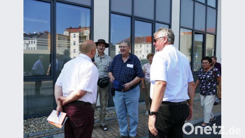AWO-Ortsvorsitzender Wilfried Neuber (Mitte) freute sich beim Vereinsausflug nach Görlitz über die Anwesenheit von Landrat Bernd Lange (vorne rechts). Bild: exb/Franziska Glaubitz, Landratsamt Görlitz