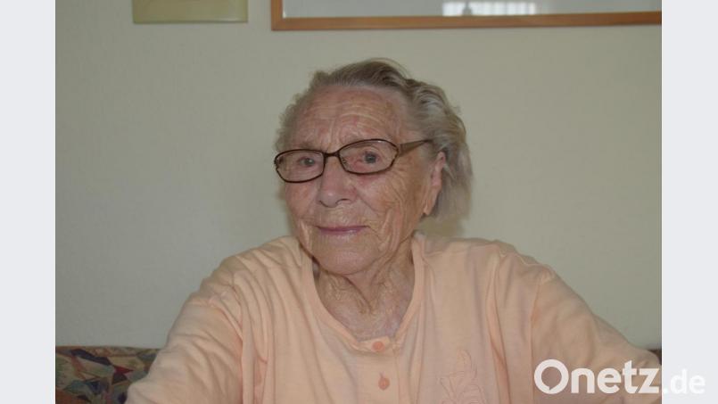 Die 92-jährige Maria Piehler erinnert sich noch gern an das kleine Abenteuer aus ihrer Jugendzeit am Mausberg. Die bleibende Erinnerung daran, ihre Initialen und die ihrer beiden Freundinnen, sind dort heute noch zu sehen. Bild: swo