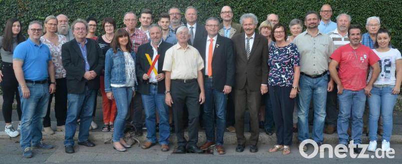 Diese 35 Kandidaten wollen für die Freien Wähler in den Weidener Stadtrat. Bild: Kunz