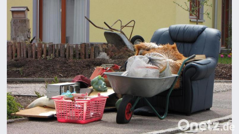 Im Idealfall sollten die Bürger den Sperrmüll sortiert nach den drei Abfallgruppen bereitstellen. Das erleichtert die Abfuhr. Bild: Gerhard Götz
