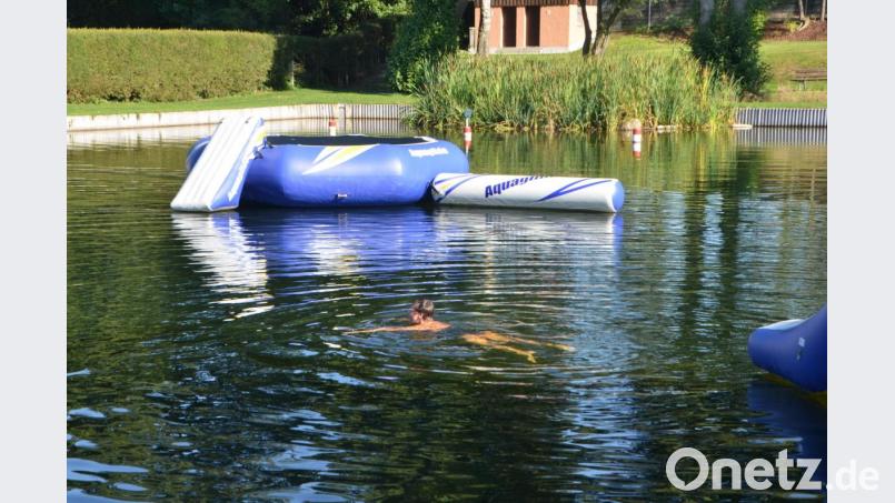 Am Dienstagvormittag zieht Brigitte Mages seelenruhig ihre Bahnen im Freibad. Am Freitag hat sie dazu letztmals die Möglichkeit in dieser Saison. Bild: dob