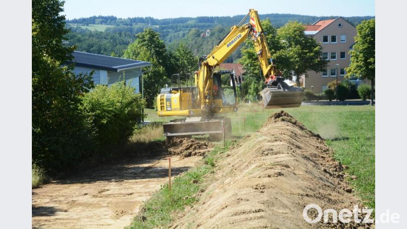 2,80 Meter breit soll der Weg werden, der die Gramau für Fußgänger und Radfahrer mit dem neuen Aldi verbindet. Bild: Gabi Schönberger