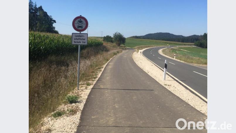 Der Wirtschaftsweg an der frisch ausgebauten Kreisstraße Edelsfeld - Fichtenhof entpuppt sich als teure Überraschung. Bild: aks