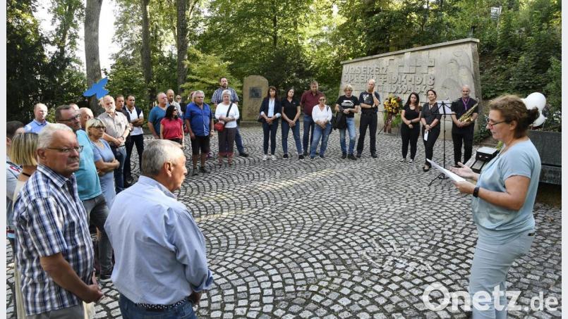 Der Antikriegstag am Ehrenmal auf dem Friedhofberg hat in Sulzbach-Rosenberg eine lange Tradition. Bild: Petra Hartl