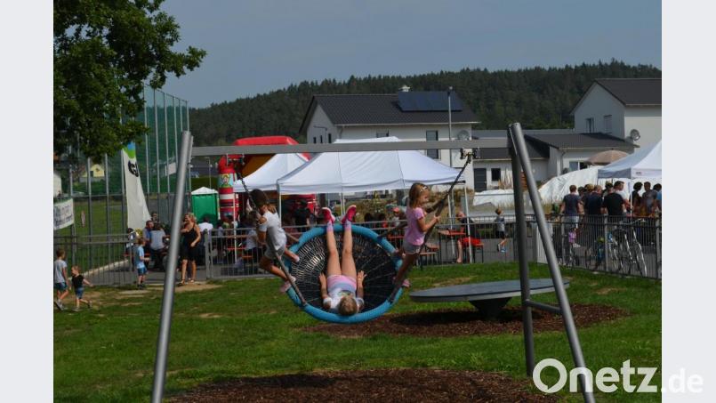 Kinder und allgemein junge Familien schätzen das Spielplatzfest. Bild: fz