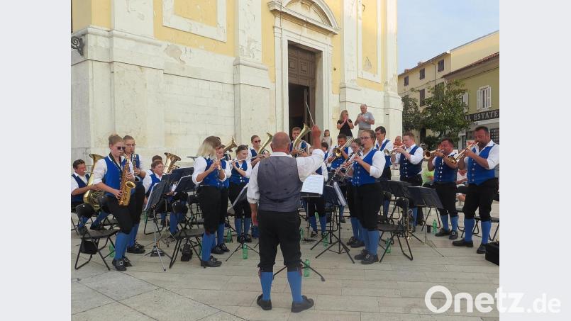 Beim Konzert auf dem Marktplatz von Rovinj. Bild: Irmgard Rupprecht