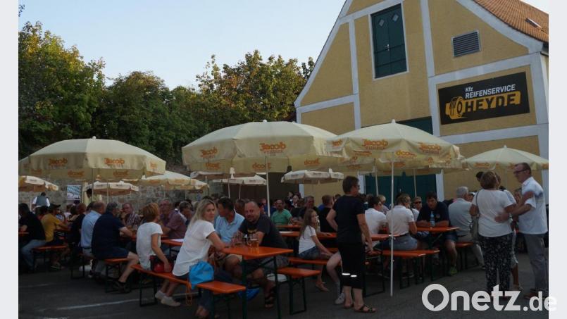 Die Neuauflage des Bügerlfestes wurde ein Riesenerfolg. Schon am Nachmittag war bei der Musik der „Neunburg Böhmischen“ der Festplatz gut gefüllt. Bild: weu