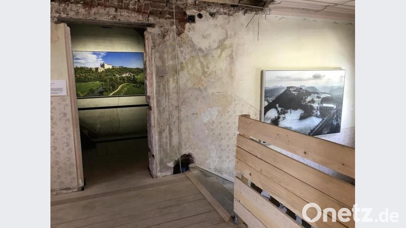 Im ehemaligen Gebäude der Deutschen Erd- und Steinwerke GmbH (DEST) ist die Ausstellung „Strukturen der Vernichtung“ des Münchener Fotografen Rainer Viertlböck zu sehen. Von 10 bis 17 Uhr geöffnet. Bild: eig